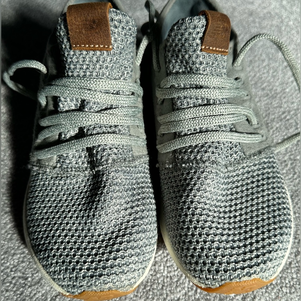 Women’s New Balance Size 6. Gray, cream, gum sole. Excellent Condition!! - Picture 3 of 15